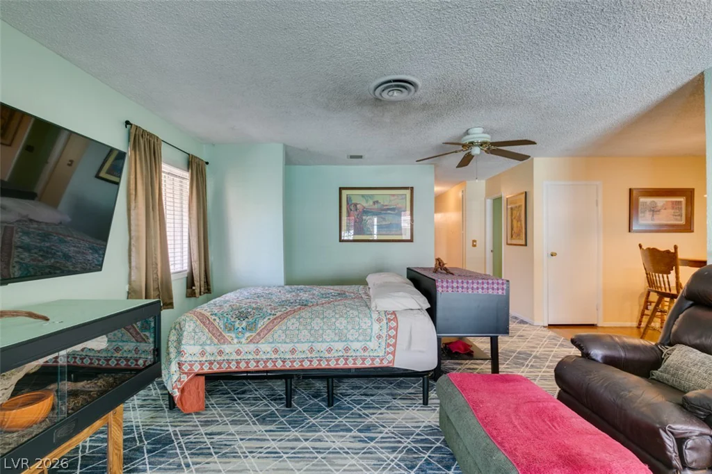 2556 Paradise Village, Las Vegas, NV 89120