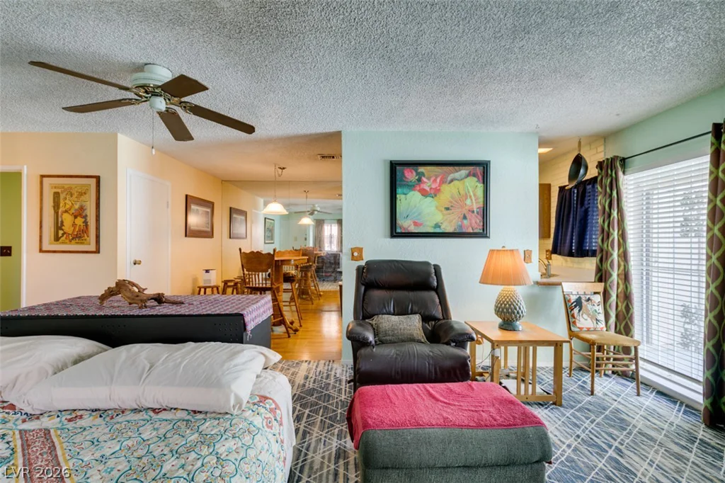 2556 Paradise Village, Las Vegas, NV 89120