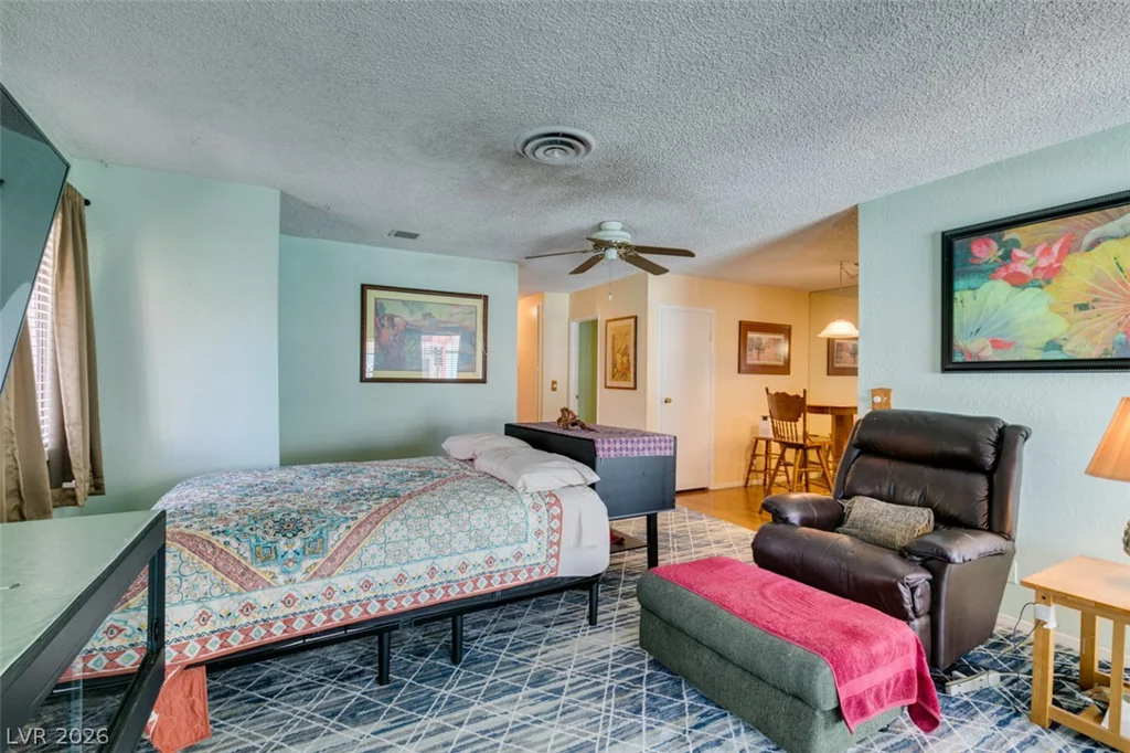 2556 Paradise Village, Las Vegas, NV 89120