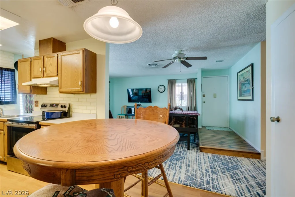 2556 Paradise Village, Las Vegas, NV 89120