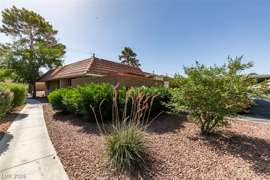 2556 Paradise Village, Las Vegas, NV 89120