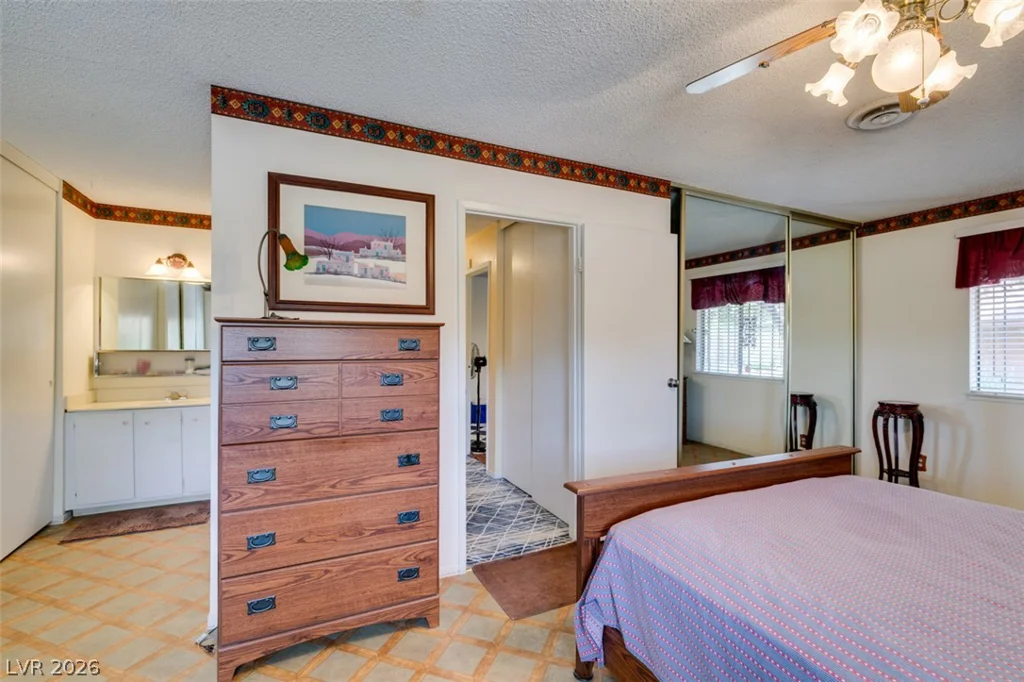 2556 Paradise Village, Las Vegas, NV 89120