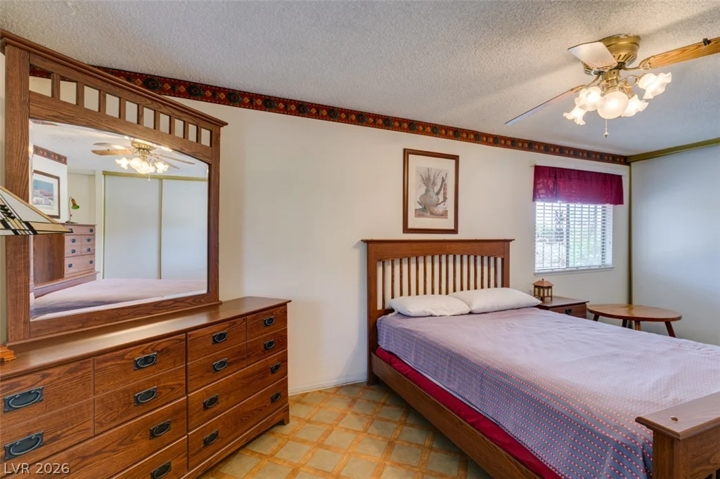 2556 Paradise Village, Las Vegas, NV 89120