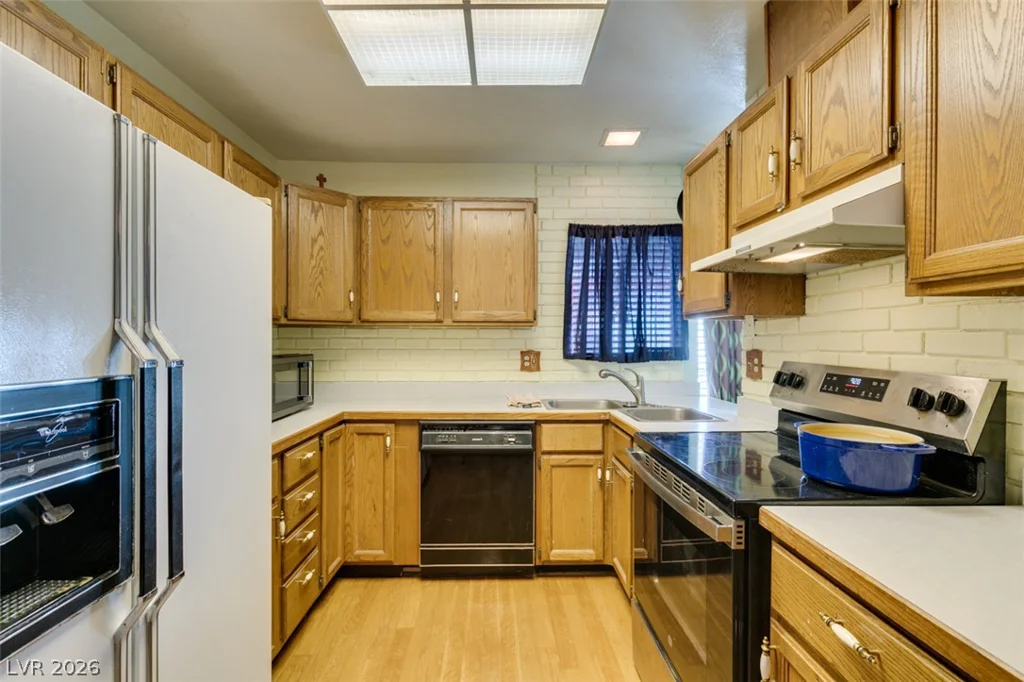2556 Paradise Village, Las Vegas, NV 89120
