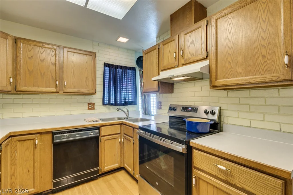 2556 Paradise Village, Las Vegas, NV 89120