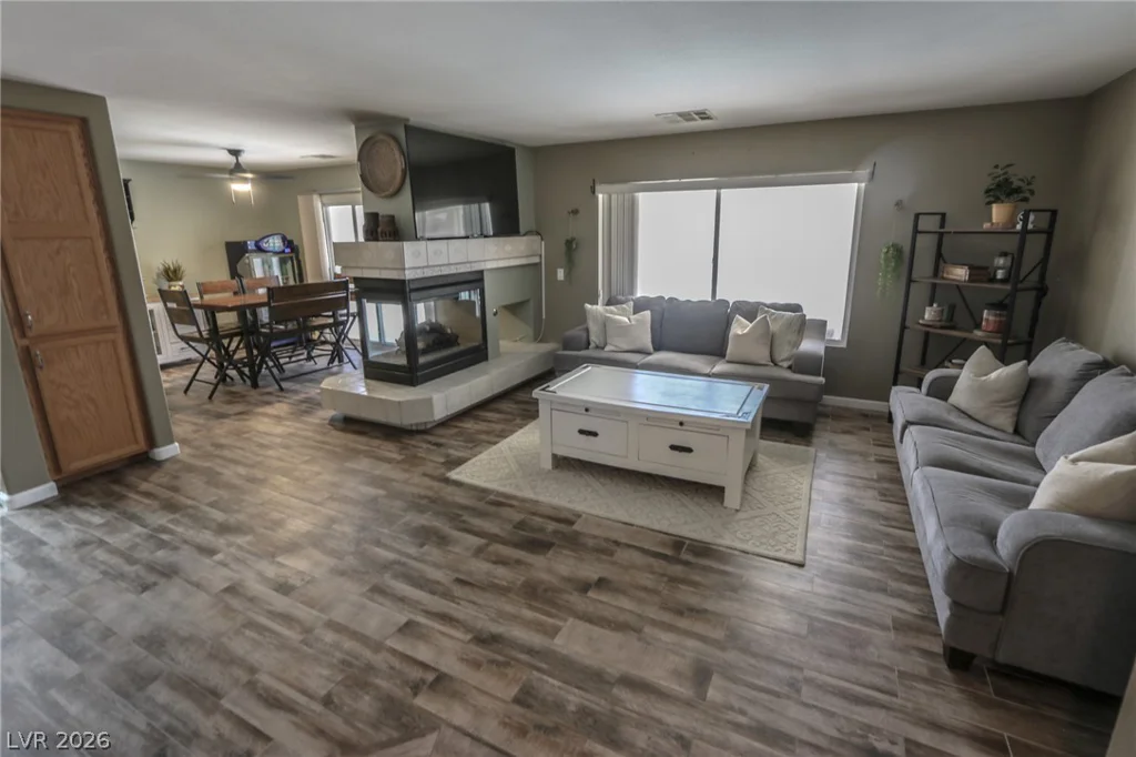 10190 Pennyroyal, Las Vegas, NV 89183