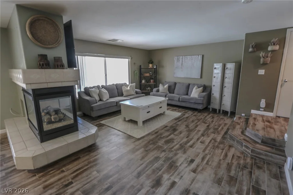 10190 Pennyroyal, Las Vegas, NV 89183