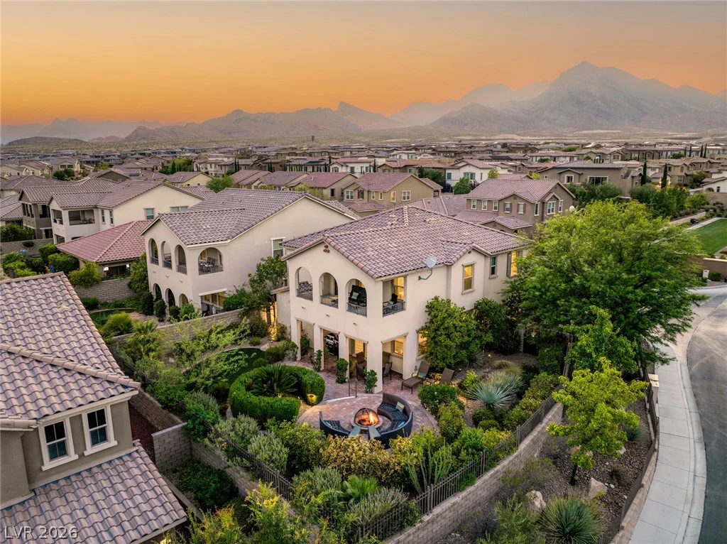 12225 Los Mares, Las Vegas, NV 89138