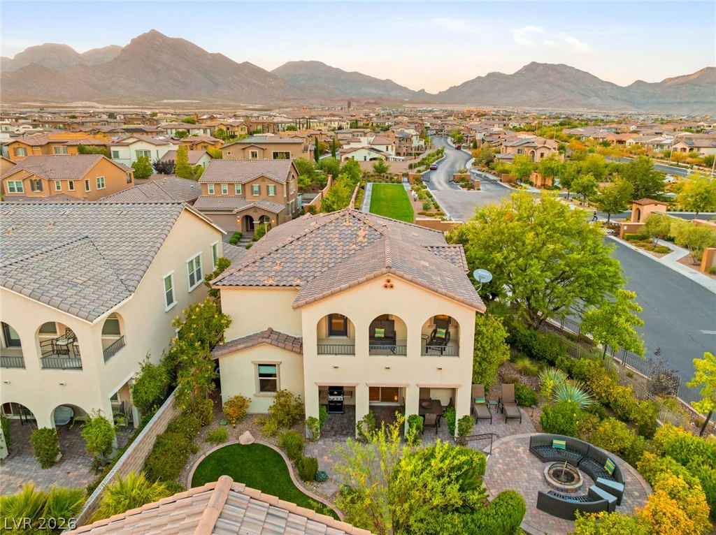 12225 Los Mares, Las Vegas, NV 89138