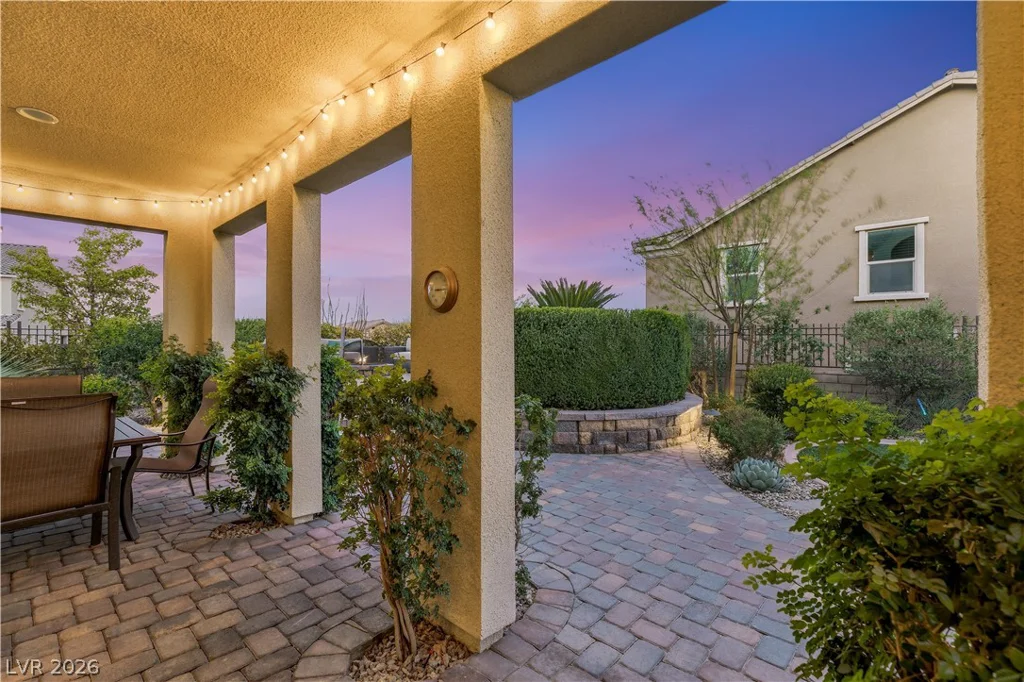 12225 Los Mares, Las Vegas, NV 89138