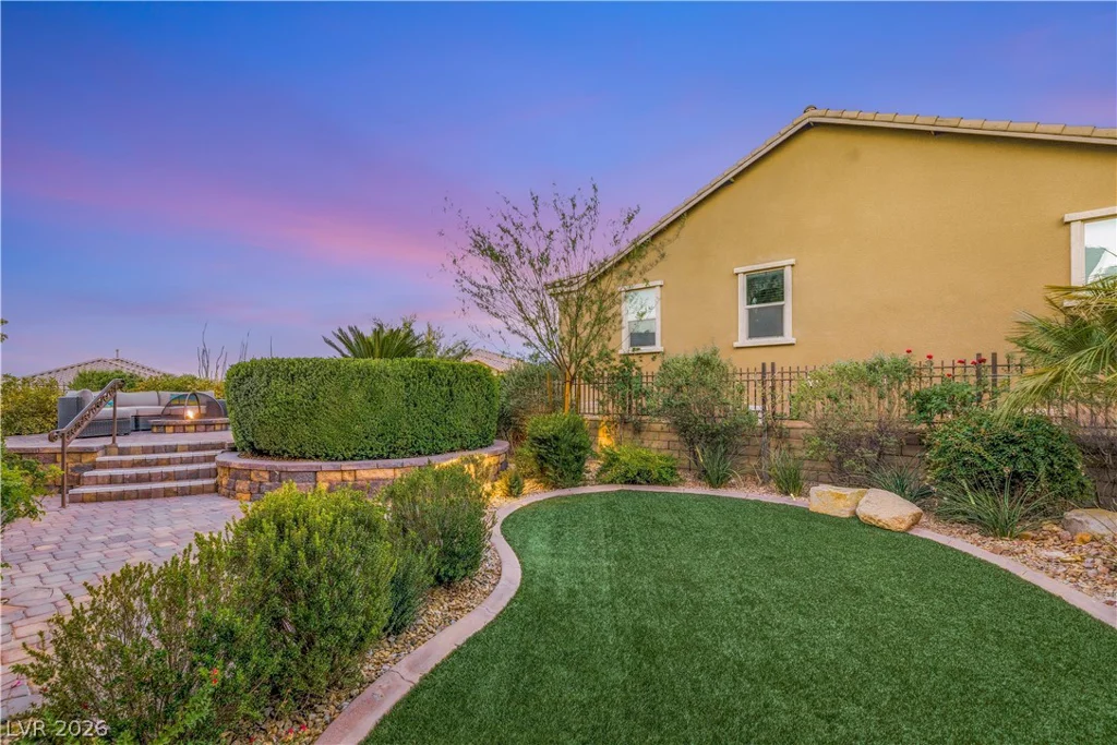 12225 Los Mares, Las Vegas, NV 89138