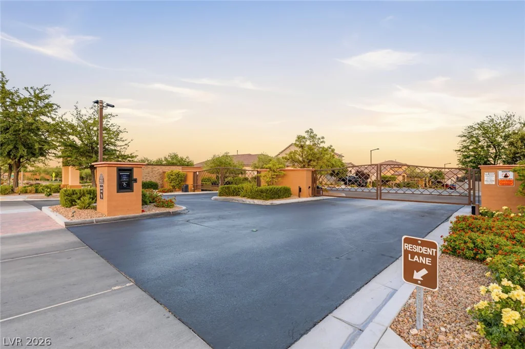 12225 Los Mares, Las Vegas, NV 89138