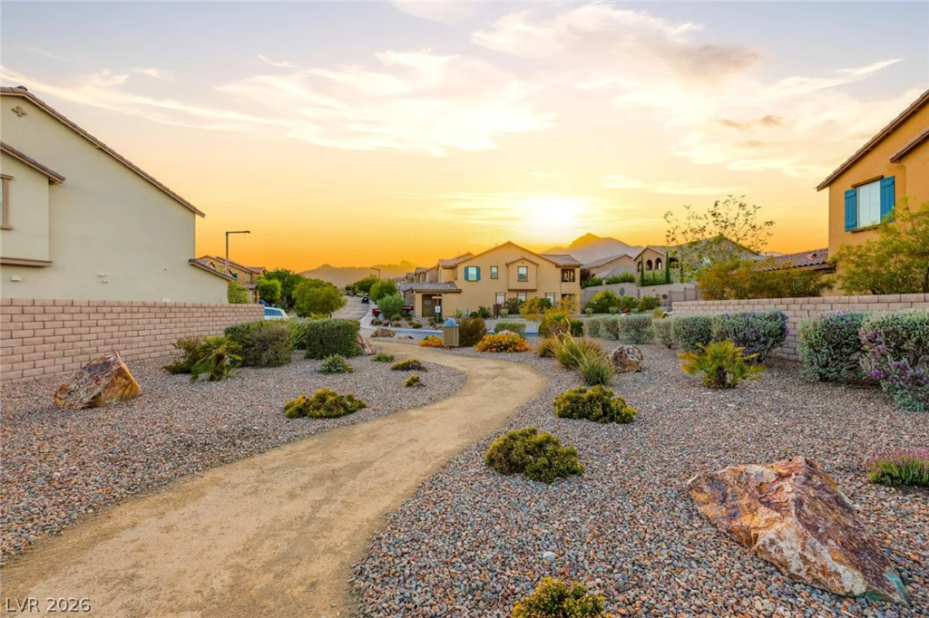 12225 Los Mares, Las Vegas, NV 89138