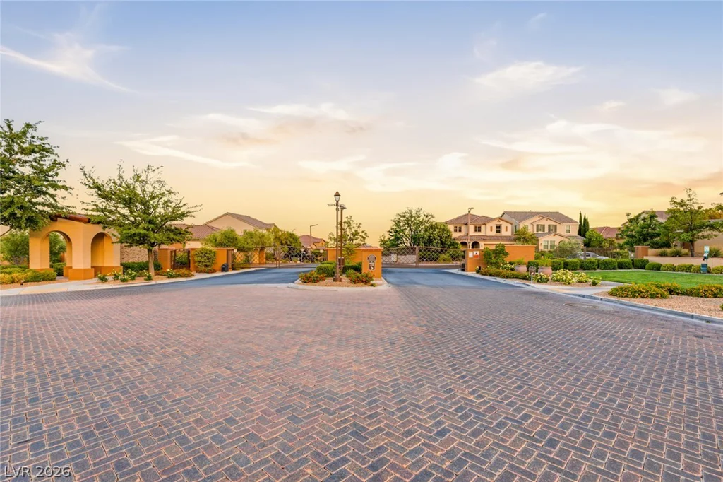 12225 Los Mares, Las Vegas, NV 89138