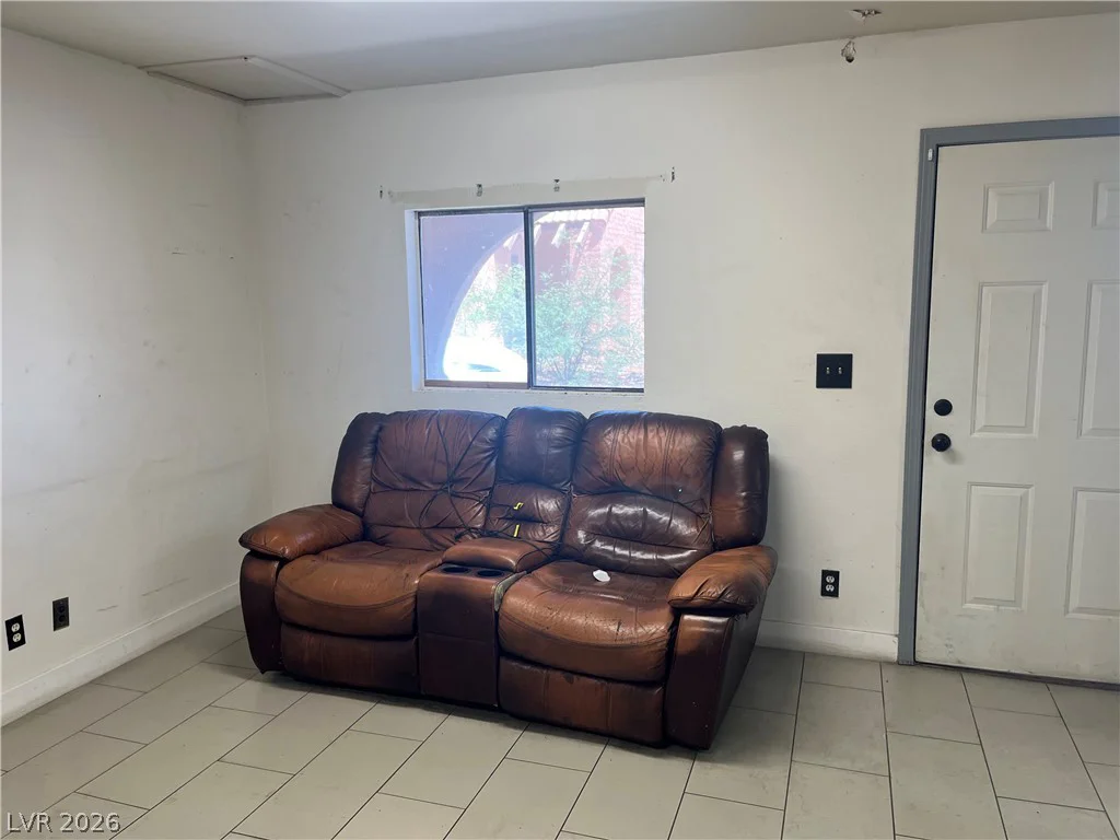 6265 Russell, Las Vegas, NV 89118