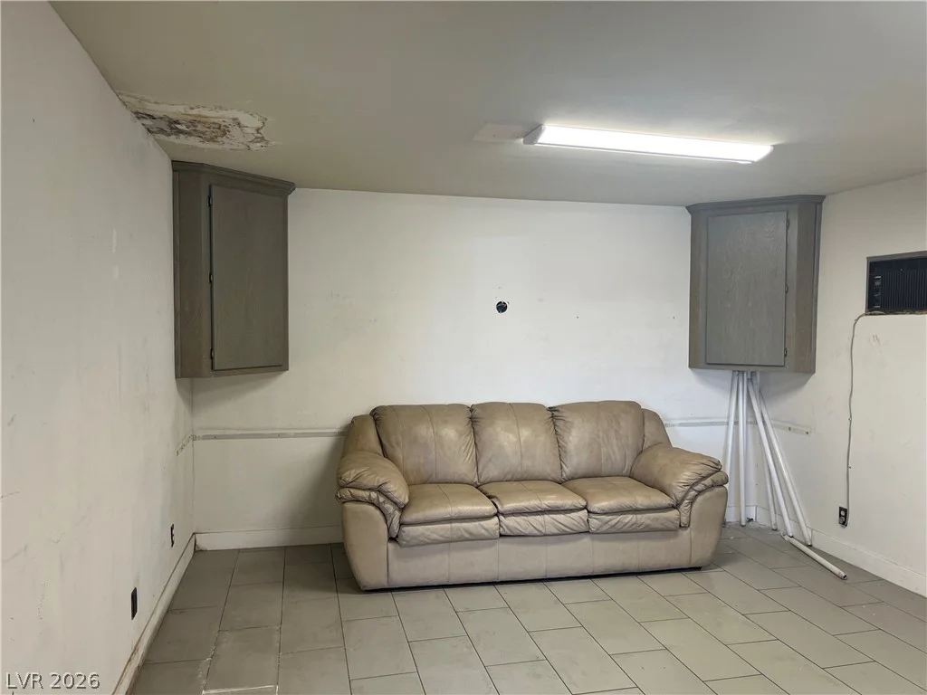 6265 Russell, Las Vegas, NV 89118