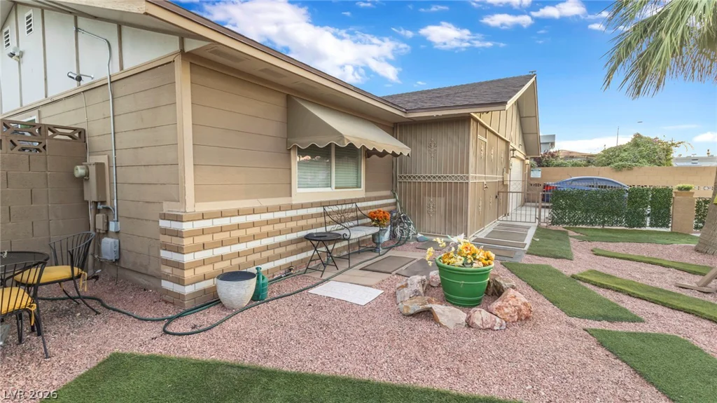 7301 Alta, Las Vegas, NV 89145