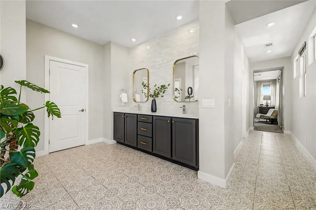 10267 Midnight Meteor, Las Vegas, NV 89166