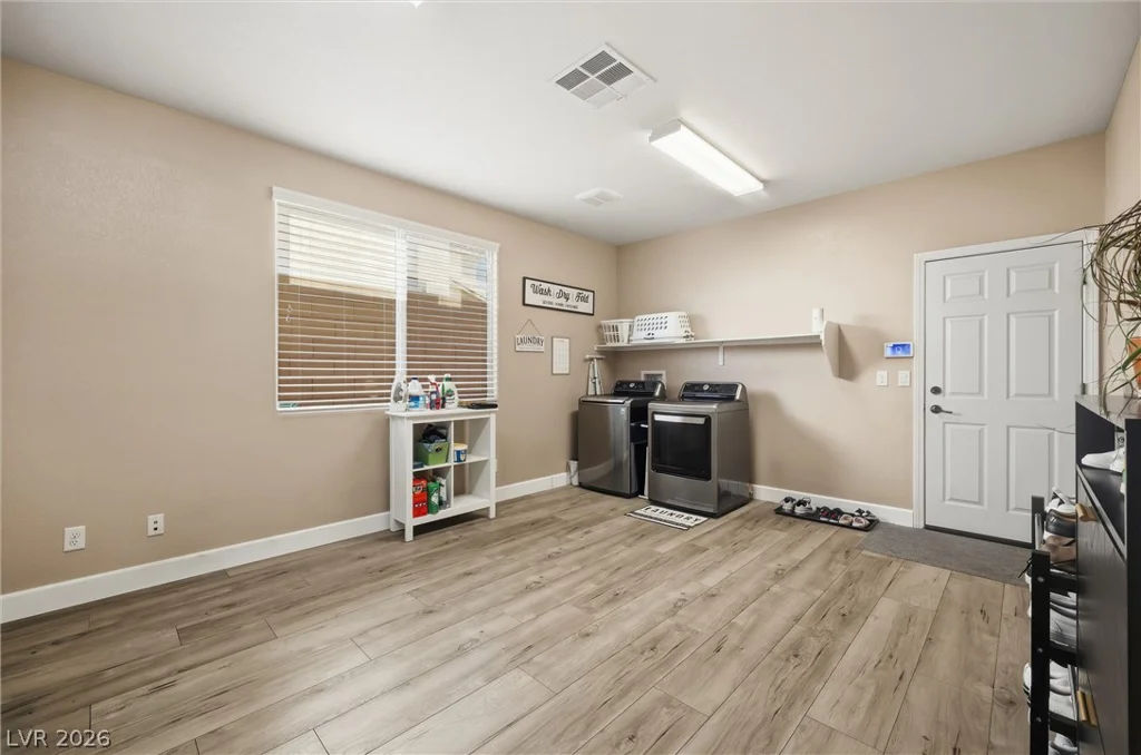 1633 Luna Vista, North Las Vegas, NV 89084