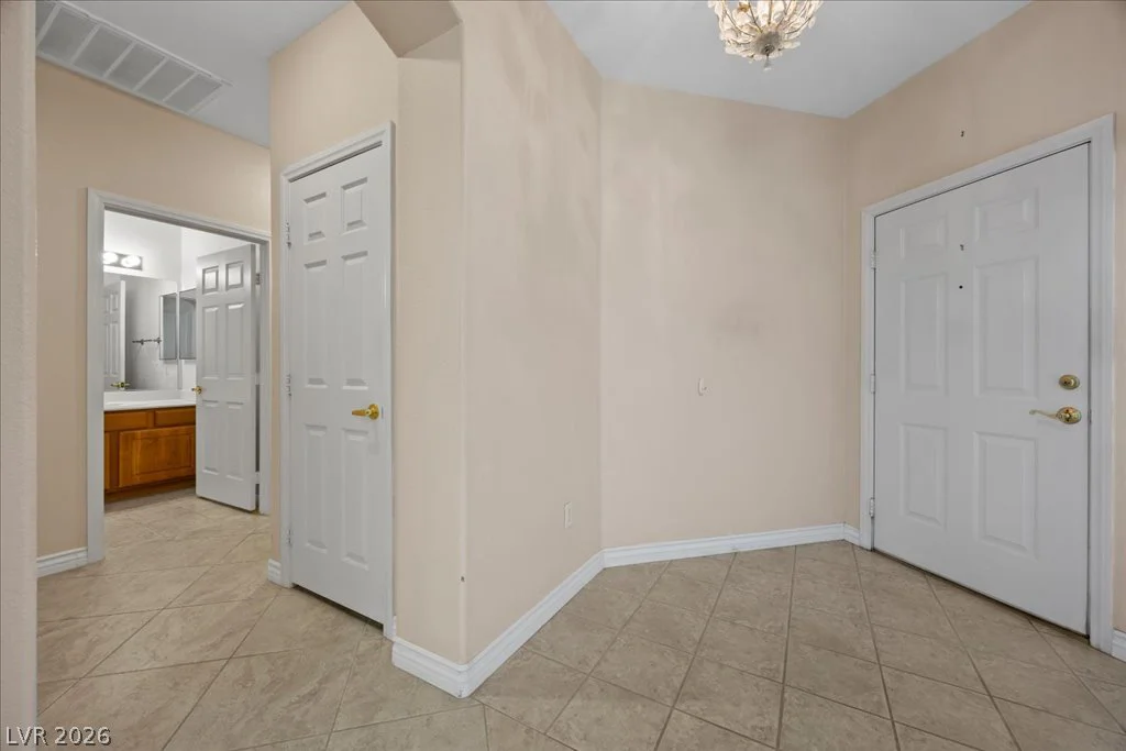 4865 Cliff Crest, Las Vegas, NV 89147
