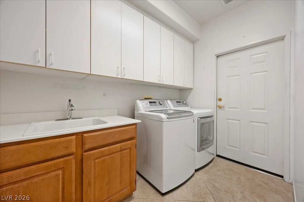 4865 Cliff Crest, Las Vegas, NV 89147