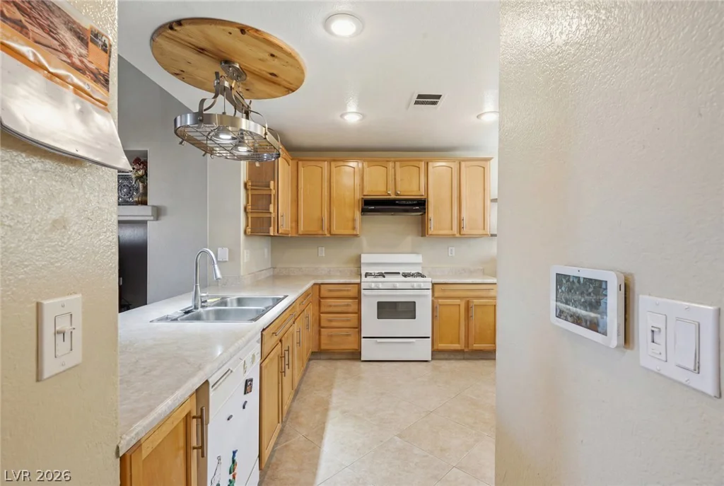 3731 Canary Creek, North Las Vegas, NV 89031