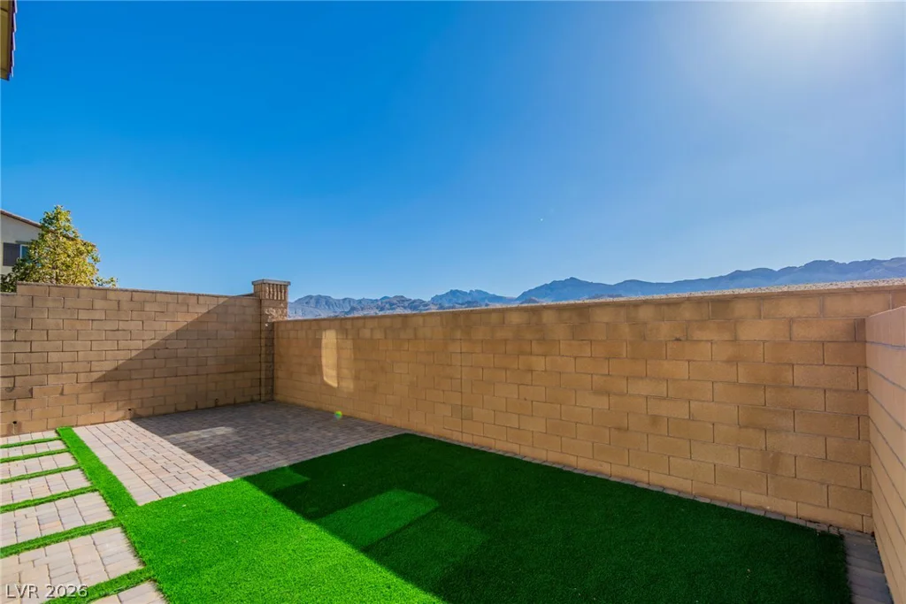 7019 Alabaster Peak, Las Vegas, NV 89166