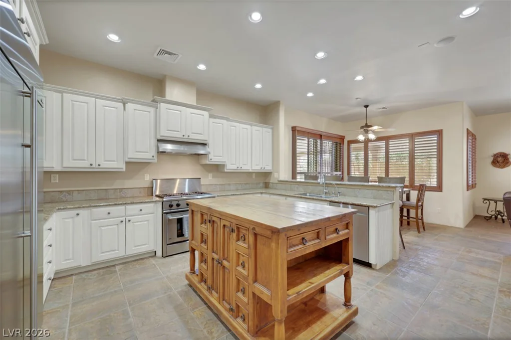 651 Du Fort, Henderson, NV 89002