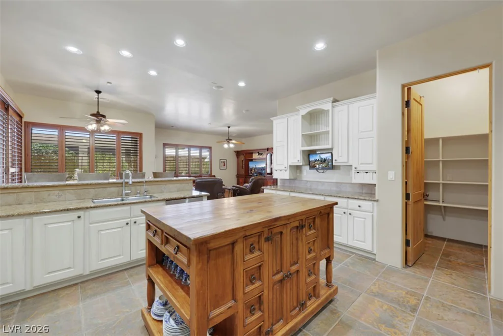 651 Du Fort, Henderson, NV 89002
