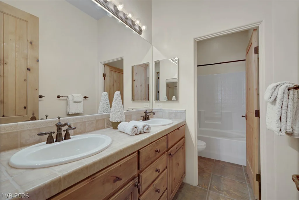 651 Du Fort, Henderson, NV 89002