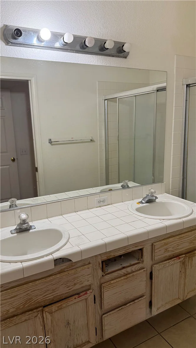 5225 Reno, Las Vegas, NV 89118