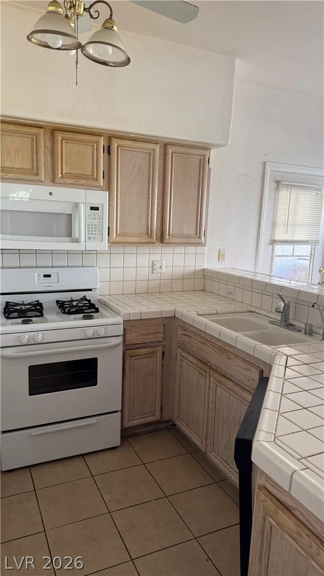 5225 Reno, Las Vegas, NV 89118