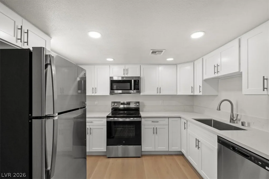 5278 River Glen, Las Vegas, NV 89103
