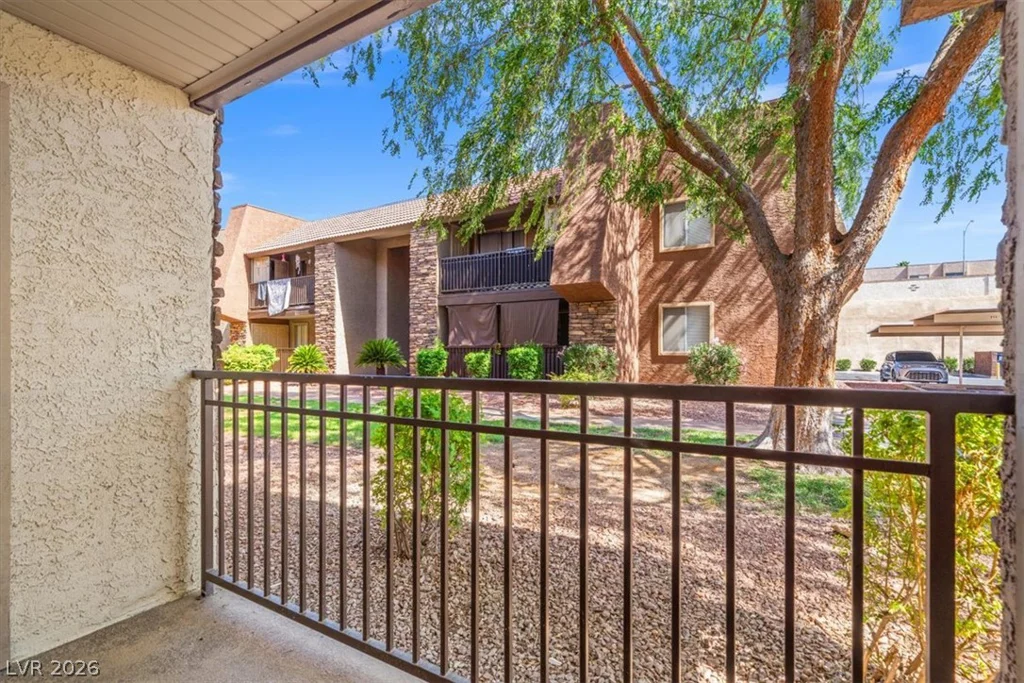5278 River Glen, Las Vegas, NV 89103