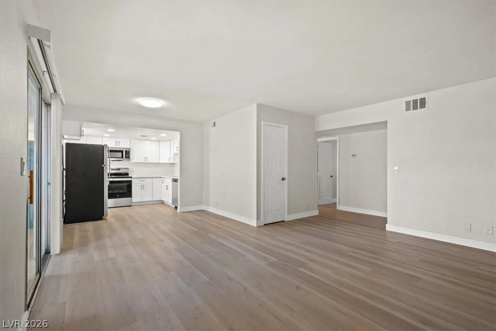 5278 River Glen, Las Vegas, NV 89103