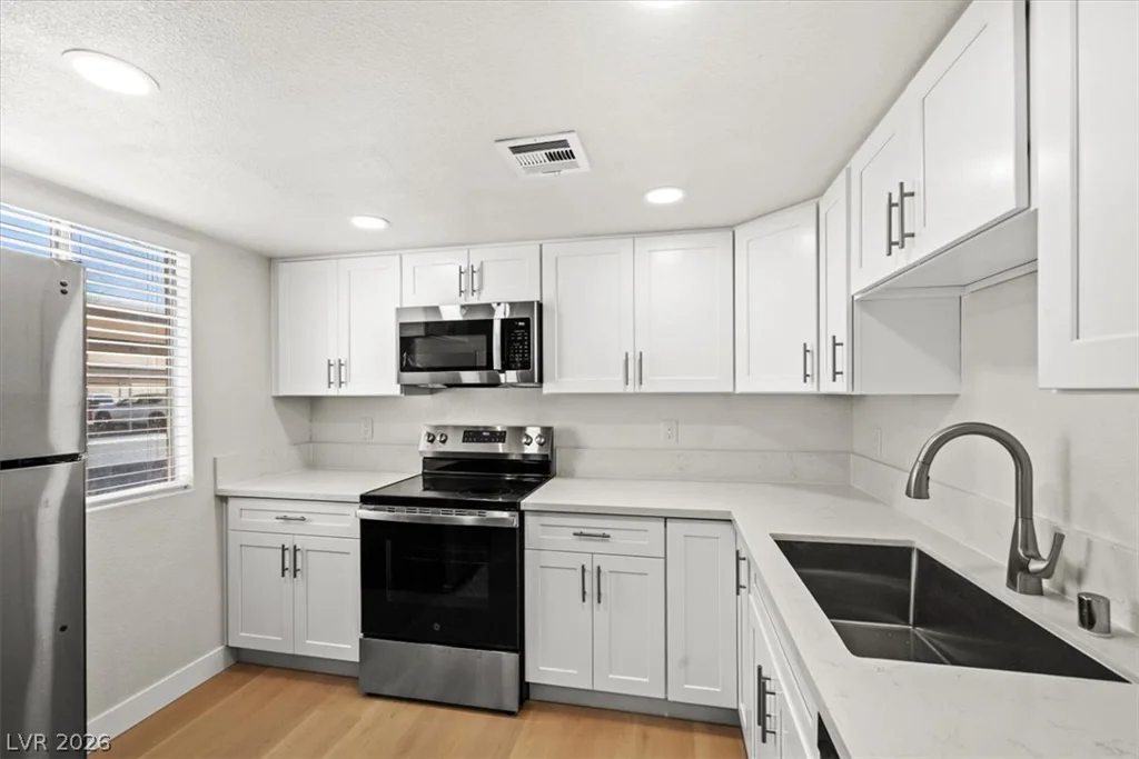 5278 River Glen, Las Vegas, NV 89103