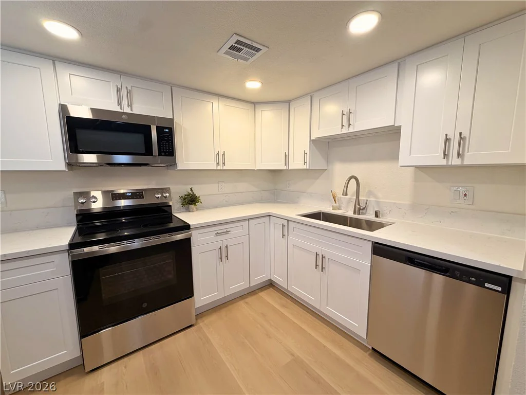 5278 River Glen, Las Vegas, NV 89103