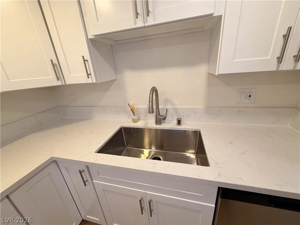 5278 River Glen, Las Vegas, NV 89103