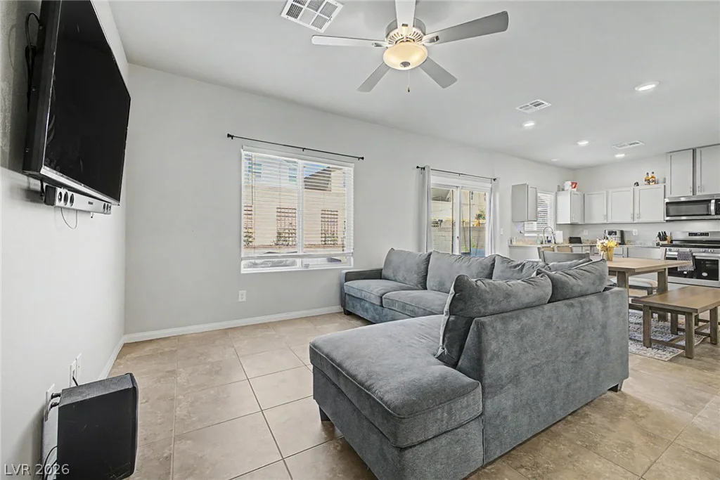 7933 Rachelis, North Las Vegas, NV 89084