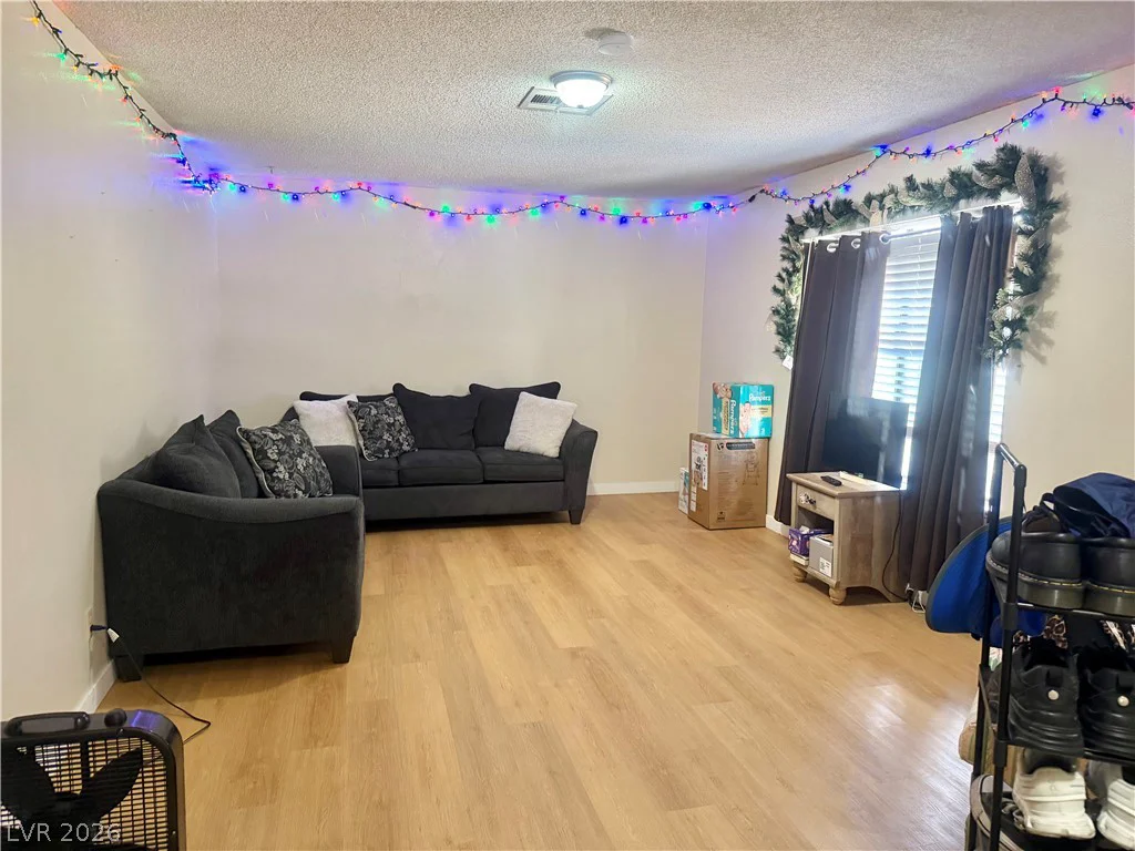6461 Viking, Las Vegas, NV 89103