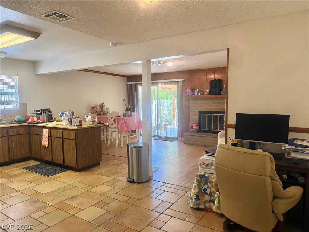 6461 Viking, Las Vegas, NV 89103