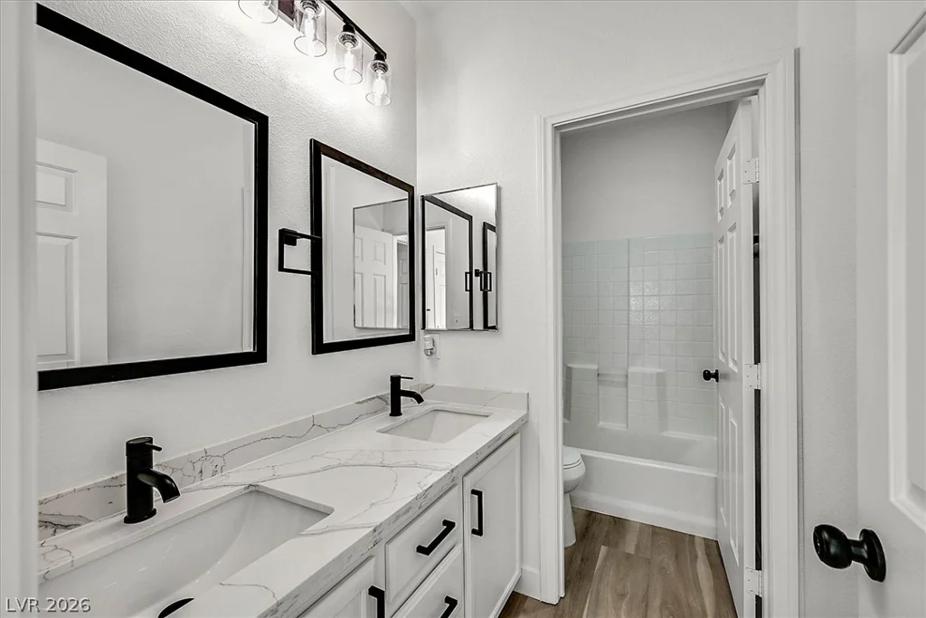 709 La Madre, North Las Vegas, NV 89081