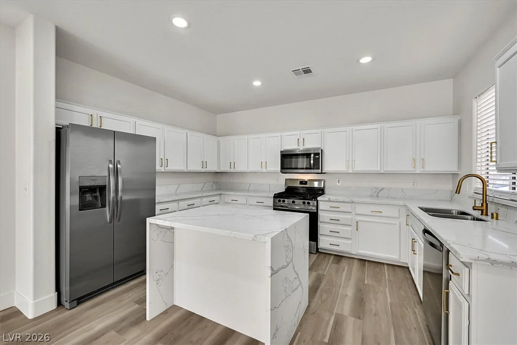 709 La Madre, North Las Vegas, NV 89081