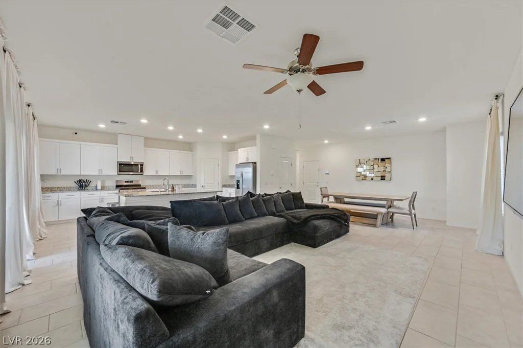 1842 Farah Falls, North Las Vegas, NV 89084