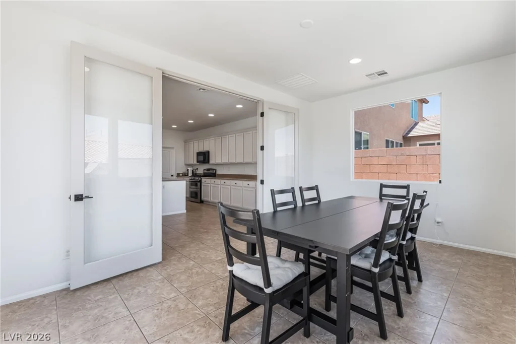 7042 Chestnut Valley, Las Vegas, NV 89166