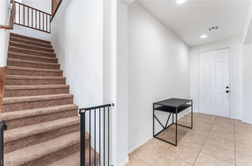 7042 Chestnut Valley, Las Vegas, NV 89166