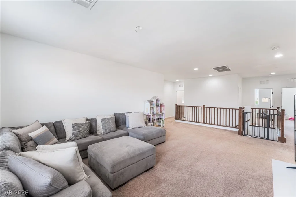 7042 Chestnut Valley, Las Vegas, NV 89166
