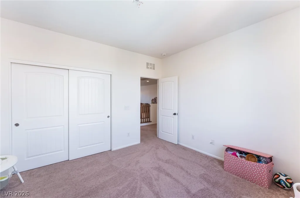 7042 Chestnut Valley, Las Vegas, NV 89166