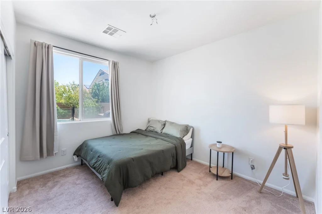 7042 Chestnut Valley, Las Vegas, NV 89166