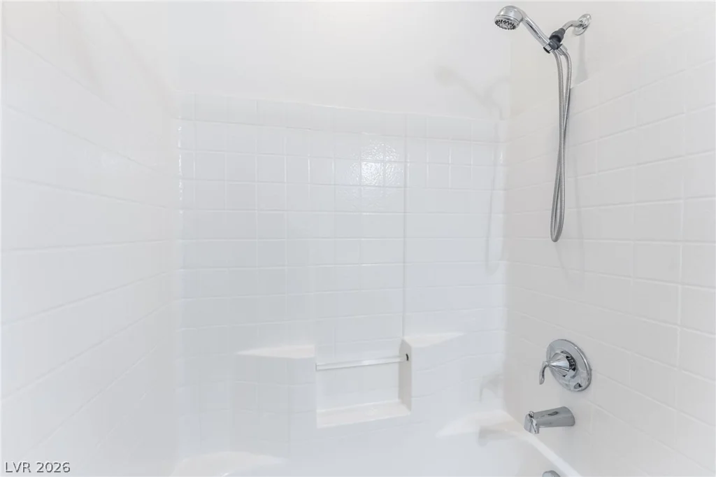 7042 Chestnut Valley, Las Vegas, NV 89166